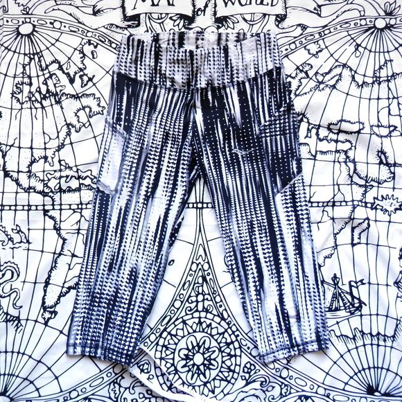 Saucony Pants - Saucony || Bullet Capri Running Leggings